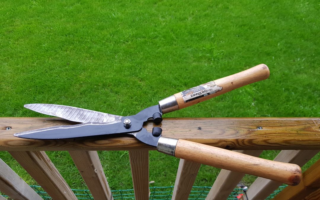 Preparing your garden tools for storage